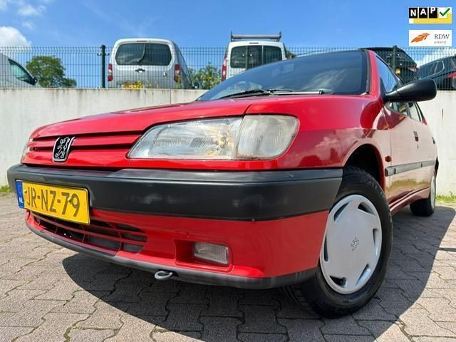 Rood Gebruikt 1994 Peugeot 306 | € 3.999 - Afbeelding 1/4
