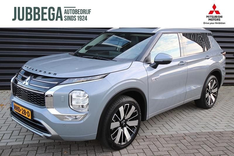 Grijs Gebruikt 2025 Mitsubishi Outlander P-HEV Instyle SUV | € 53.895 - Afbeelding 1/4