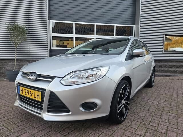 Grijs Gebruikt 2011 Ford Focus Trend Stationwagen | € 2.990 (Goede deal) - Afbeelding 1/4