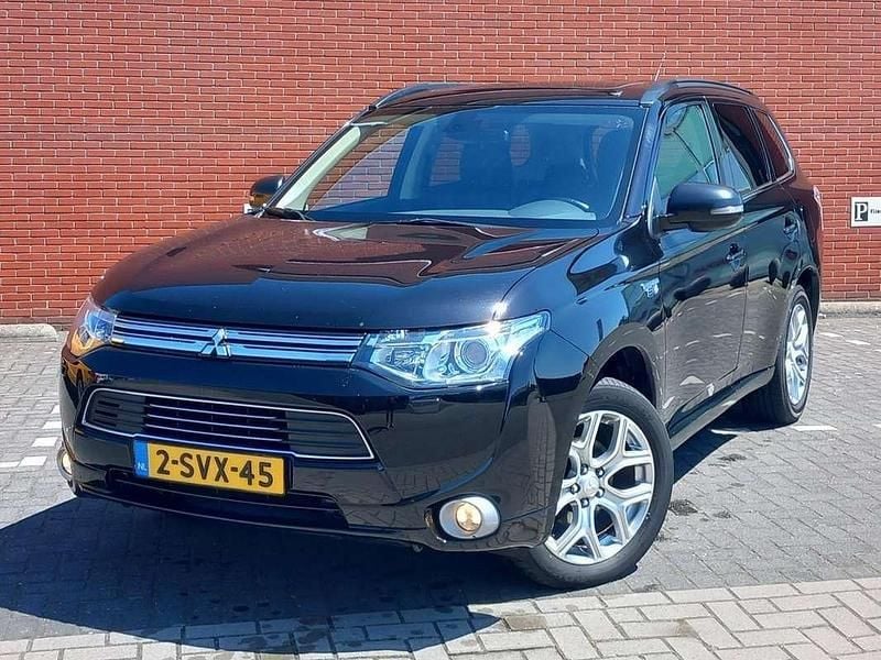 Zwart Gebruikt 2013 Mitsubishi Outlander P-HEV Instyle SUV | € 7.450 (Eerlijke prijs) - Afbeelding 1/4