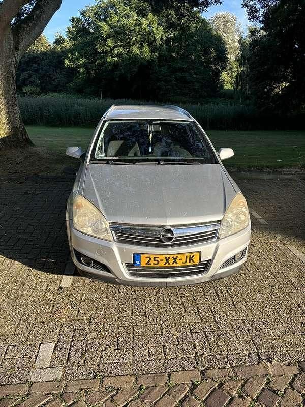 Grijs Gebruikt 2007 Opel Astra Stationwagen | € 1.900 (Eerlijke prijs) - Afbeelding 1/4