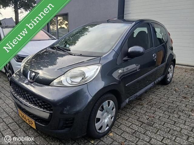 Grijs Gebruikt 2009 Peugeot 107 Hatchback | € 2.299 (Eerlijke prijs) - Afbeelding 1/4