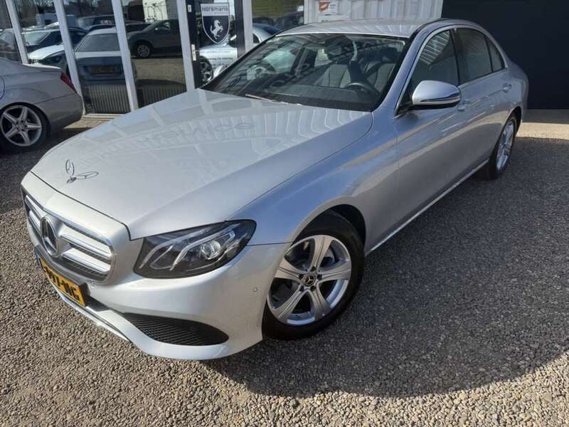 Grijs Gebruikt 2018 Mercedes E250 Premium Sedan | € 26.950 (Super prijs) - Afbeelding 1/4