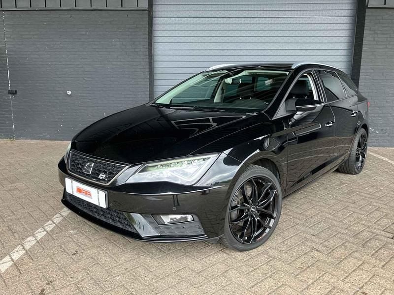 Zwart Gebruikt 2019 Seat Leon FR Stationwagen | € 7.600 (Super prijs) - Afbeelding 1/4