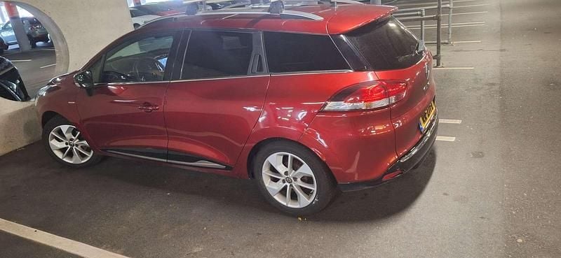 Rood Gebruikt 2018 Renault Clio GrandTour LIMITED Stationwagen | € 6.700 (Super prijs) - Afbeelding 1/4