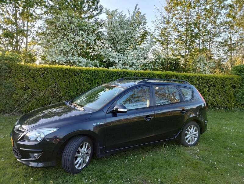 Zwart Gebruikt 2011 Hyundai i30 MPV | € 2.000 (Super prijs) - Afbeelding 1/4