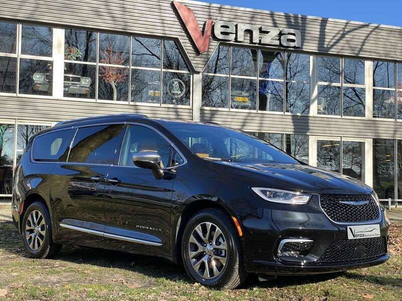 Zwart, metallic lak Nieuw 2024 Chrysler Voyager MPV | € 92.999 - Afbeelding 1/4
