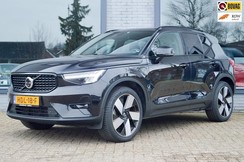Zwart Gebruikt 2022 Volvo XC40 Ultimate SUV | € 33.645 (Eerlijke prijs) - Afbeelding 1/4