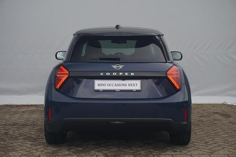 Nieuw Mini Cooper Favoured 135 kW (184 PK) 2025 Blauw Hatchback