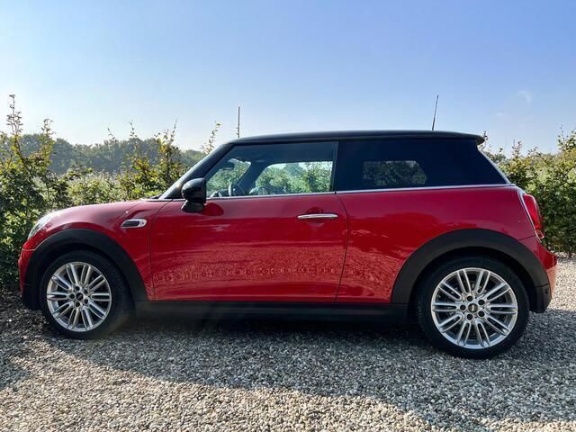 Occasion Mini Cooper Chili 136 PK (100 kW) 2019 Rood Hatchback