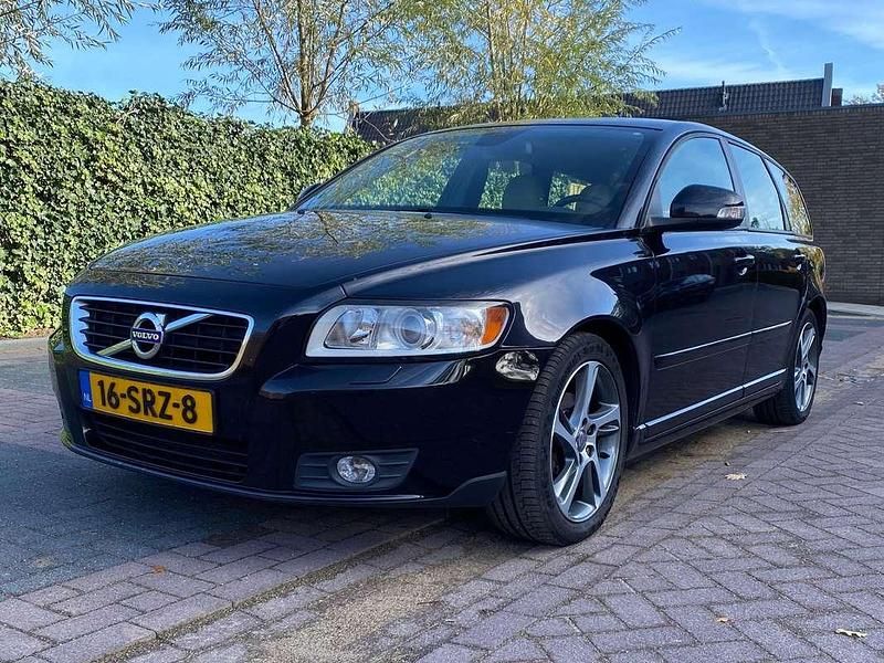 Zwart Gebruikt 2011 Volvo V50 Kinetic Stationwagen | € 2.250 (Duur) - Afbeelding 1/4