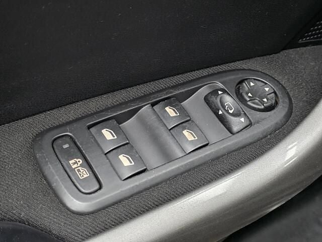 Zwart (metallic) Gebruikt 2010 Peugeot 308 Hatchback | € 2.450 (Goede deal) - Afbeelding 1/3