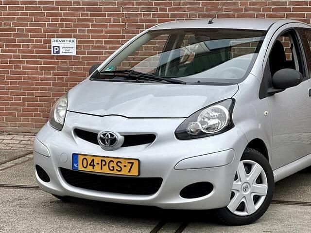 Occasion Toyota Aygo 68 PK (50 kW) 2011 Grijs Hatchback