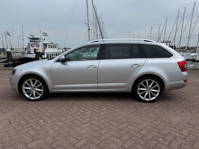 Grijs Gebruikt 2014 Skoda Octavia Business Line Stationwagen | € 9.250 (Iets duurder) - Afbeelding 1/4