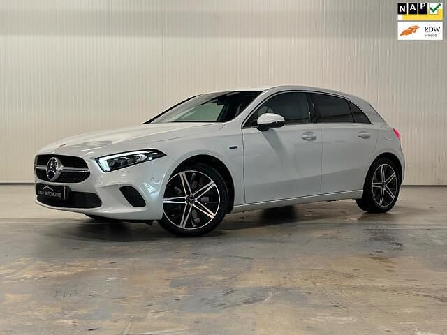 Wit Gebruikt 2020 Mercedes A250 Hatchback | € 26.500 (Goede deal) - Afbeelding 1/4