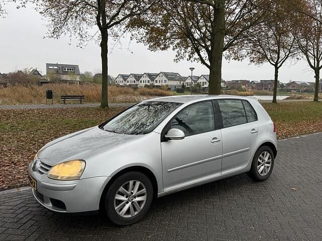 Grijs Gebruikt 2005 VW Golf IV Hatchback | € 1.495 (Eerlijke prijs) - Afbeelding 1/4