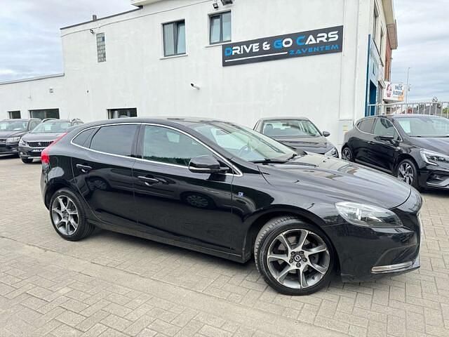 Zwart Gebruikt 2016 Volvo V40 Ocean Race Stationwagen | € 11.950 (Goede deal) - Afbeelding 1/4