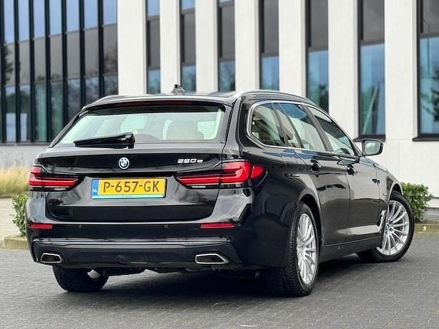 Occasion BMW 520 2022 Zwart (metallic) Stationwagen