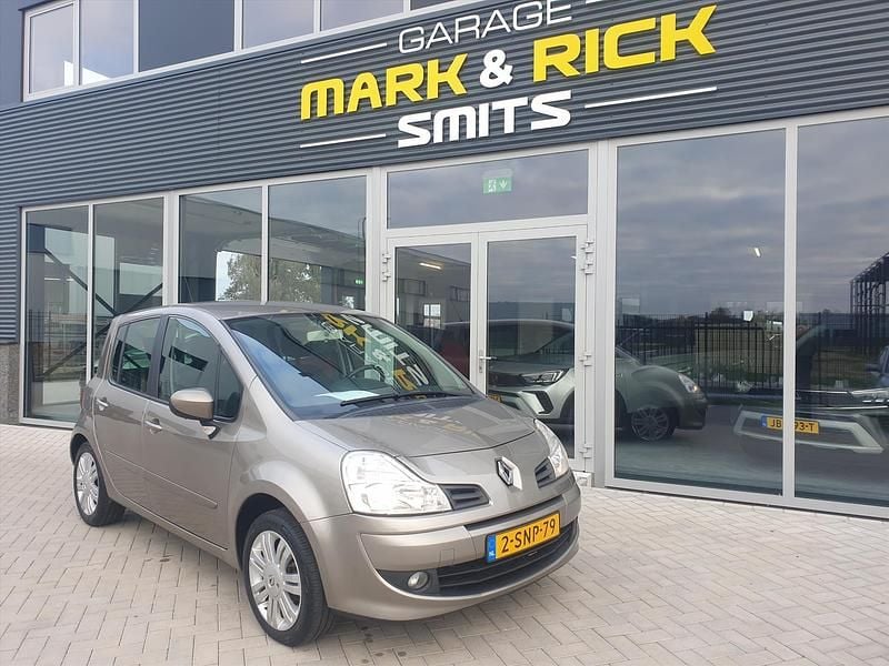 Bruin Gebruikt 2011 Renault Modus Dynamique MPV | € 5.750 (Eerlijke prijs) - Afbeelding 1/4