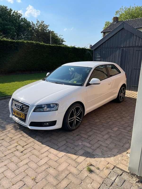 Wit Gebruikt 2009 Audi A3 Hatchback | € 3.300 (Goede deal) - Afbeelding 1/4