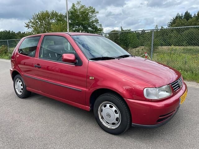 Rood Gebruikt 1997 VW Polo Hatchback | € 1.950 (Iets duurder) - Afbeelding 1/4