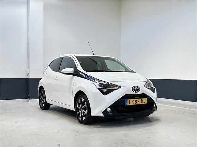 Wit Gebruikt 2020 Toyota Aygo Hatchback | € 9.949 (Eerlijke prijs) - Afbeelding 1/4