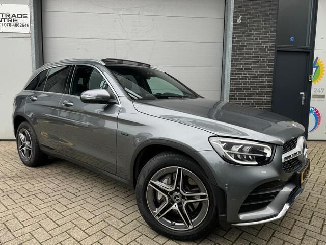 Grijs Gebruikt 2021 Mercedes GLC300 Premium SUV | € 46.450 (Eerlijke prijs) - Afbeelding 1/4