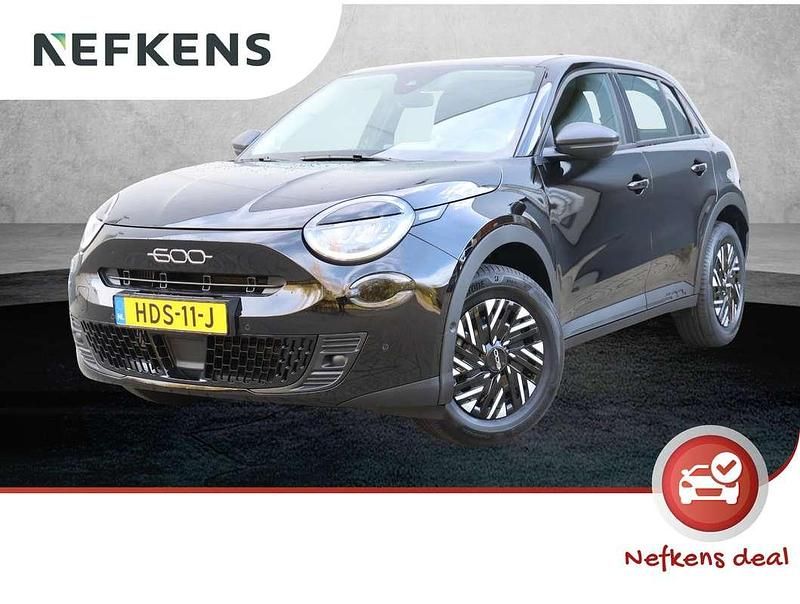Zwart Nieuw 2025 Fiat 600 Urban SUV | € 25.800 (Super prijs) - Afbeelding 1/3