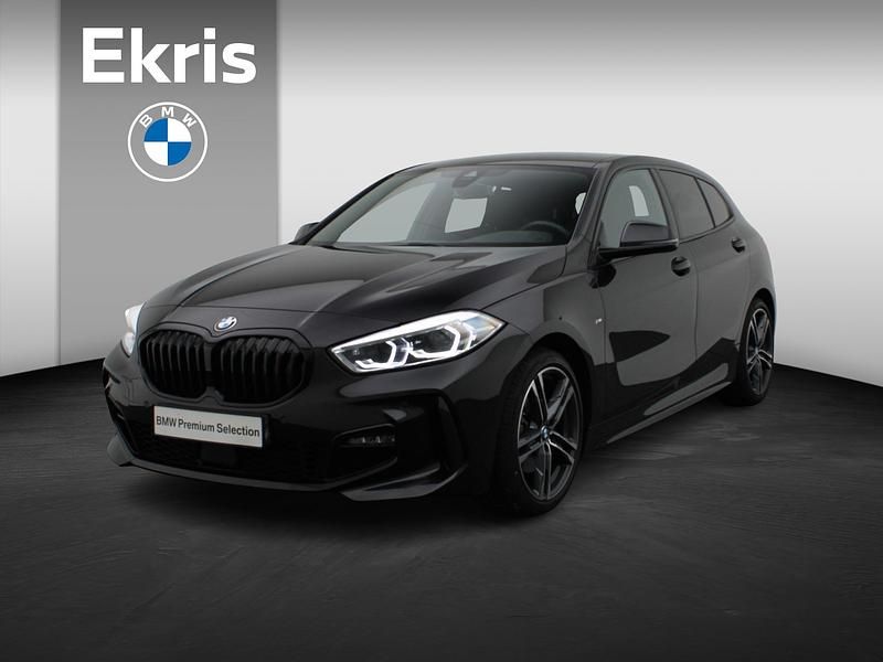 Occasion BMW 118 Executive 136 PK (100 kW) 2022 Zwart Hatchback