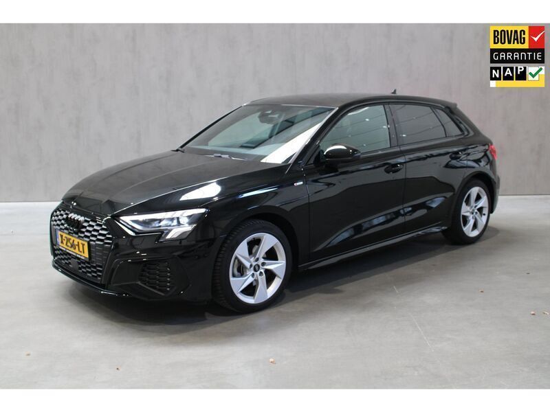 Zwart Gebruikt 2024 Audi A3 Hatchback | € 33.495 (Eerlijke prijs) - Afbeelding 1/4