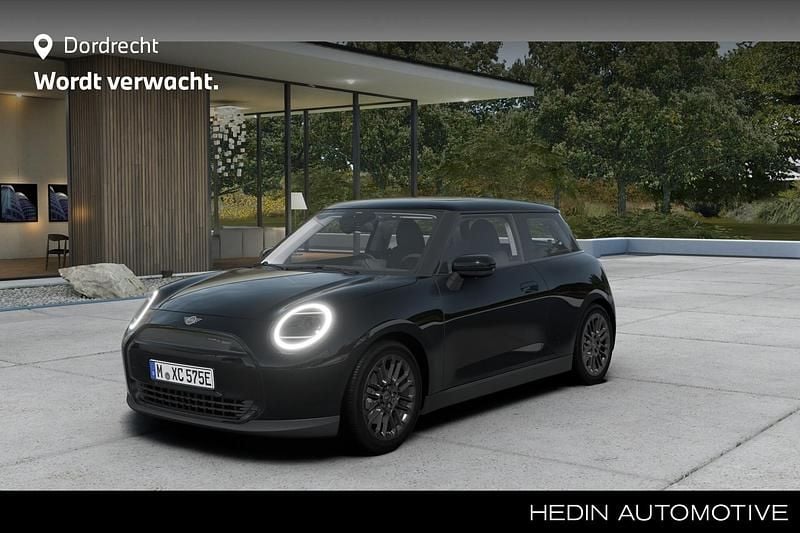 Occasion Mini Cooper Essential 114 kW (156 PK) 2025 Zwart (metallic) Hatchback