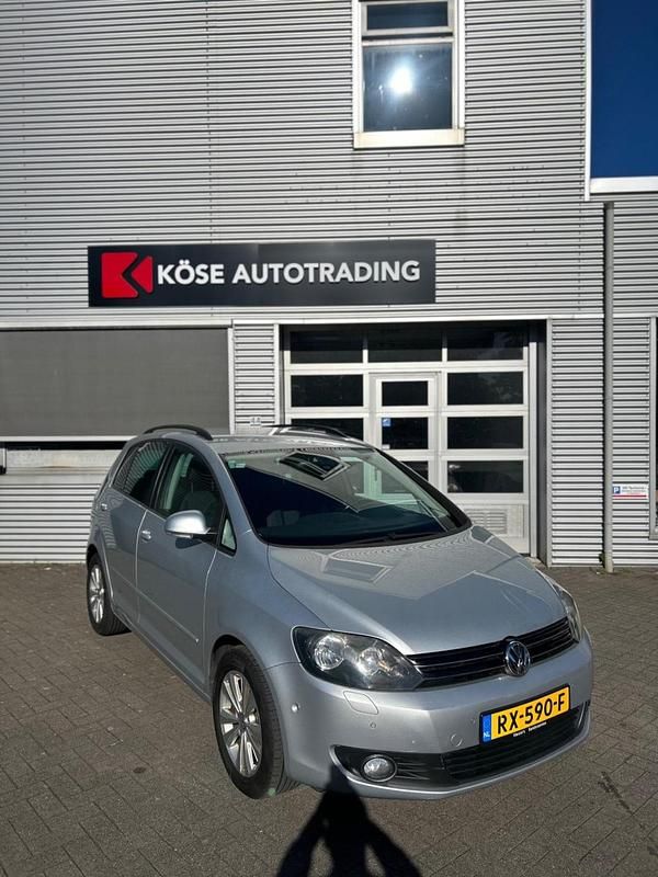 Grijs (metallic) Gebruikt 2011 VW Golf Plus Highline MPV | € 5.490 - Afbeelding 1/4