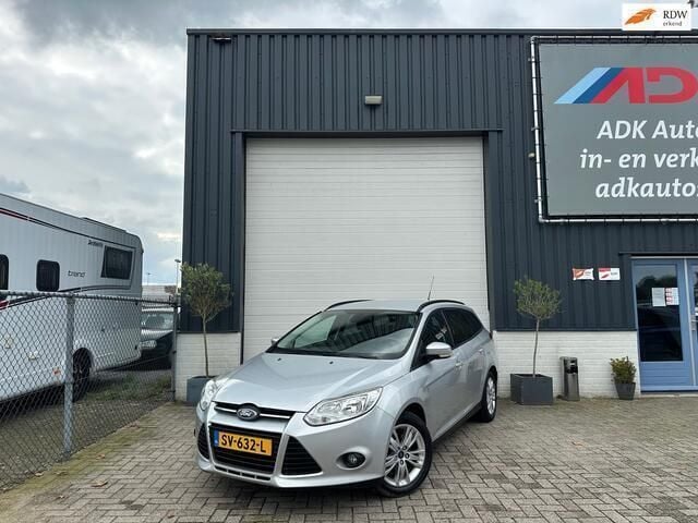Grijs Gebruikt 2012 Ford Focus Trend Stationwagen | € 6.500 (Iets duurder) - Afbeelding 1/4