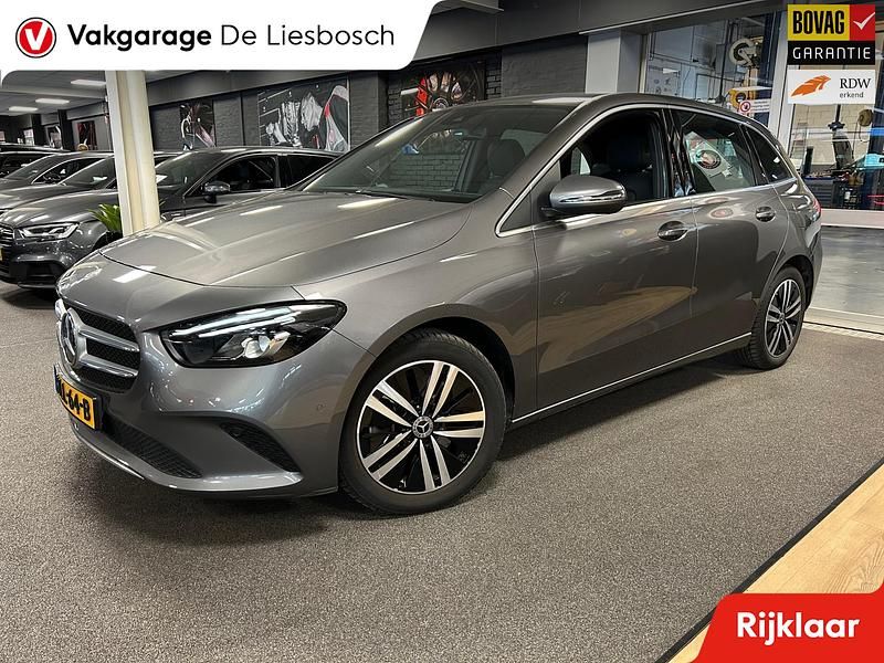 Grijs Gebruikt 2022 Mercedes B250e Advantage MPV | € 27.700 - Afbeelding 1/4