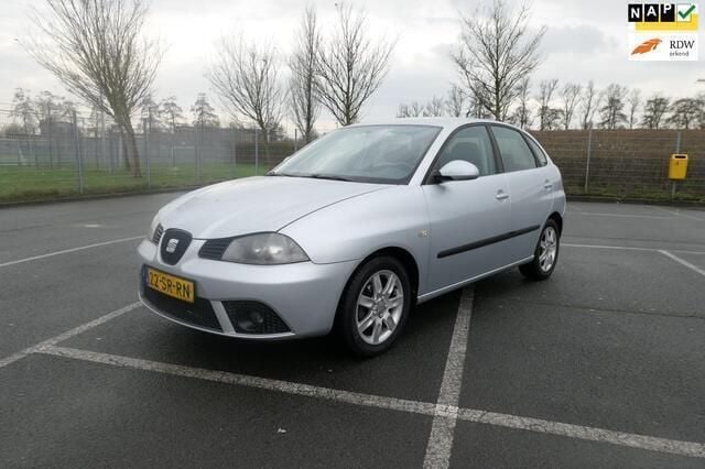 Grijs, metallic lak Gebruikt 2006 Seat Ibiza Hatchback | € 2.495 (Eerlijke prijs) - Afbeelding 1/4