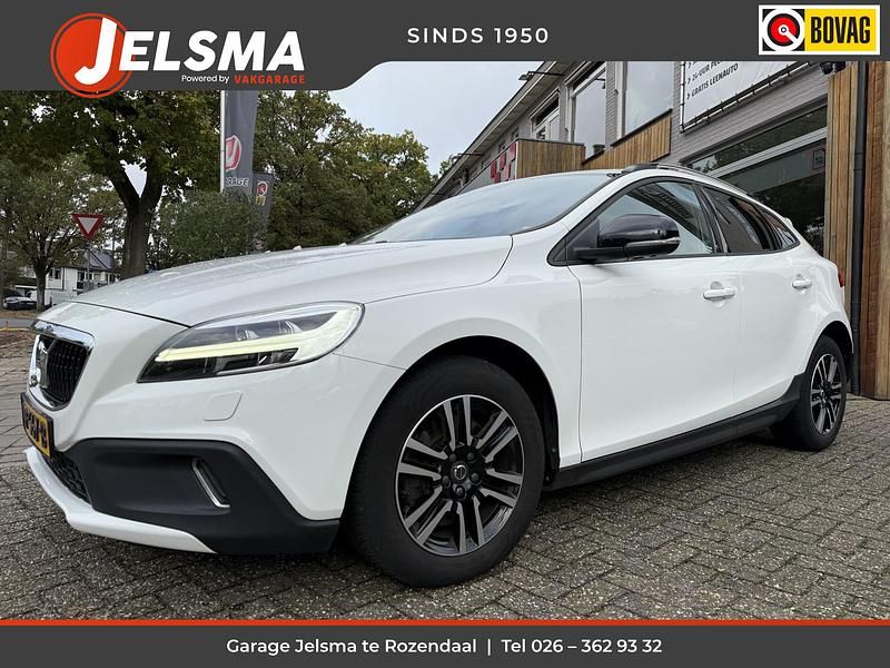 Wit Gebruikt 2017 Volvo V40 Hatchback | € 14.500 (Goede deal) - Afbeelding 1/4