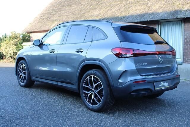 Occasion Mercedes EQA250 AMG line 139 kW (189 PK) 2022 Grijs (metallic) SUV
