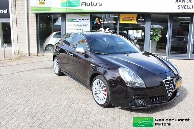 Zwart Gebruikt 2013 Alfa Romeo Giulietta Hatchback | € 8.950 (Eerlijke prijs) - Afbeelding 1/4