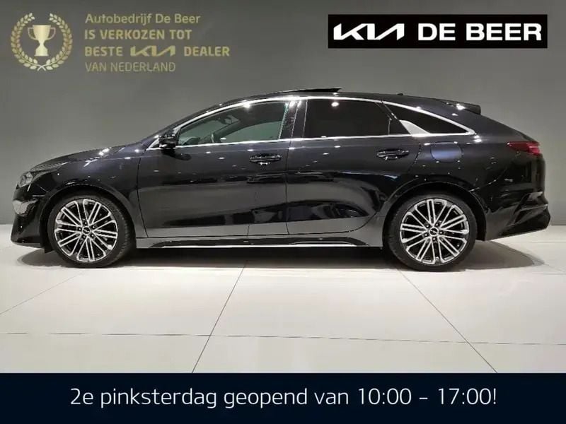 Aurora black (zwart metallic) Gebruikt 2022 Kia ProCeed Hatchback | € 31.995 (Iets duurder) - Afbeelding 1/4
