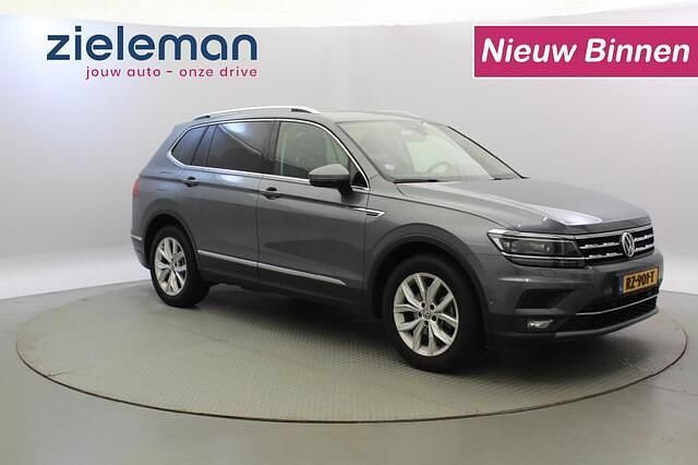 Grijs Gebruikt 2018 VW Tiguan Highline SUV | € 24.845 (Iets duurder) - Afbeelding 1/4