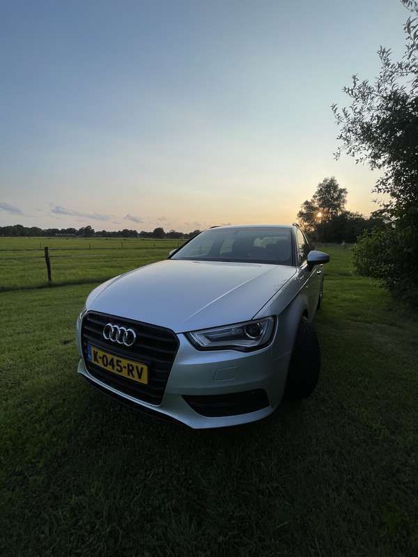 Grijs Gebruikt 2013 Audi A3 Hatchback | € 13.899 - Afbeelding 1/4