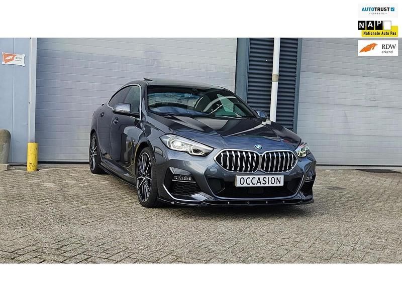 Grijs (metallic) Gebruikt 2021 BMW 220 Executive Coupé | € 31.995 (Iets duurder) - Afbeelding 1/4