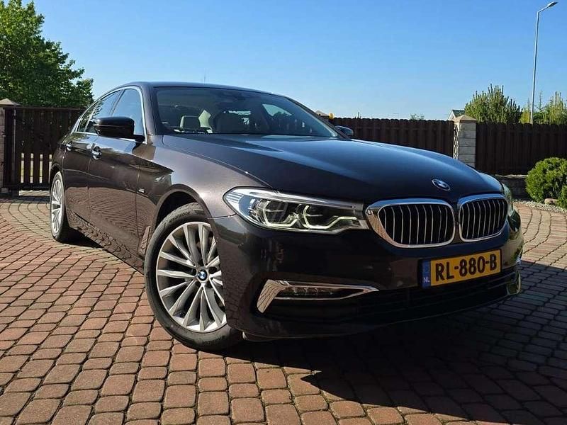 Bruin Occasion 2018 BMW 520 Luxury Line Sedan | € 23.900 - Afbeelding 1/4