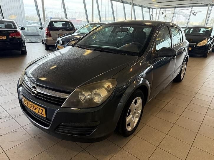 Grijs Gebruikt 2007 Opel Astra Edition Hatchback | € 1.490 (Eerlijke prijs) - Afbeelding 1/4
