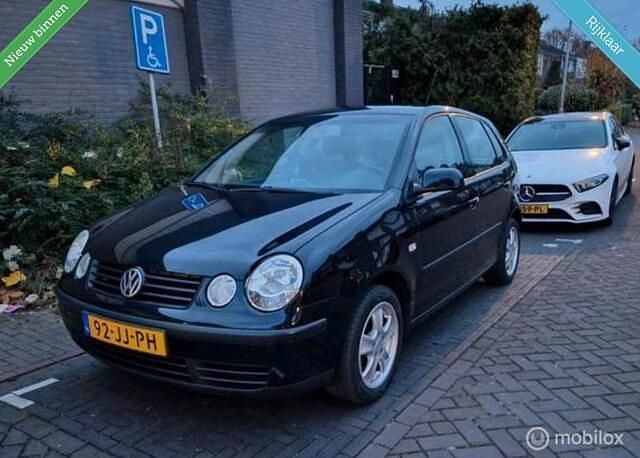 Zwart Gebruikt 2002 VW Polo Highline Hatchback | € 1.999 (Eerlijke prijs) - Afbeelding 1/4