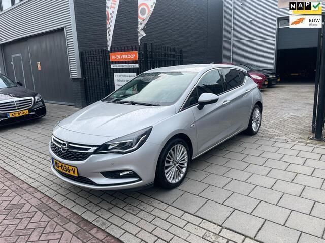 Grijs, metallic lak Gebruikt 2016 Opel Astra Innovation Hatchback | € 7.999 (Eerlijke prijs) - Afbeelding 1/4