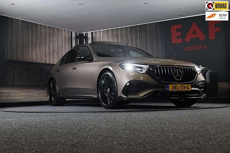 Bruin (metallic) Gebruikt 2025 Mercedes E53 AMG AMG Sedan | € 84.950 - Afbeelding 1/3