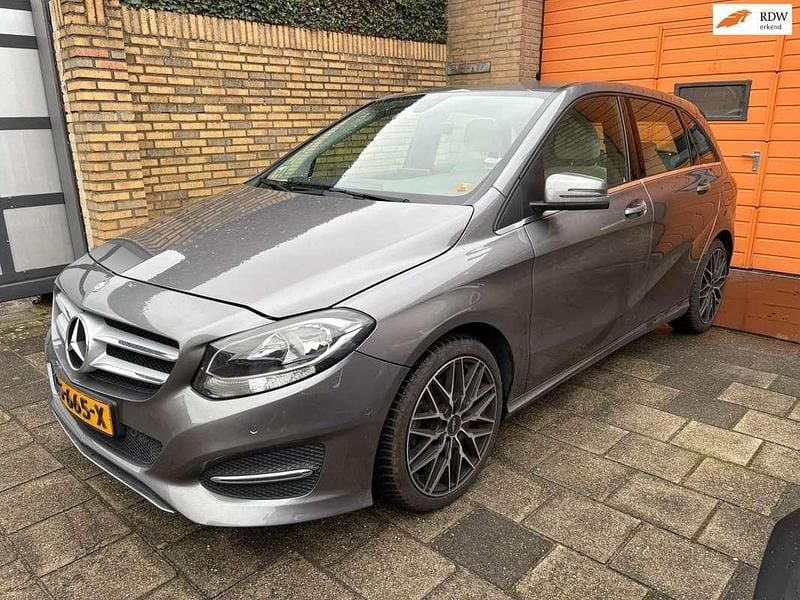 Grijs Occasion 2015 Mercedes B180 Ambition MPV | € 10.999 (Super prijs) - Afbeelding 1/4