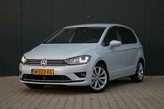 Wit Gebruikt 2017 VW Golf Sportsvan Highline MPV | € 15.999 (Eerlijke prijs) - Afbeelding 1/4