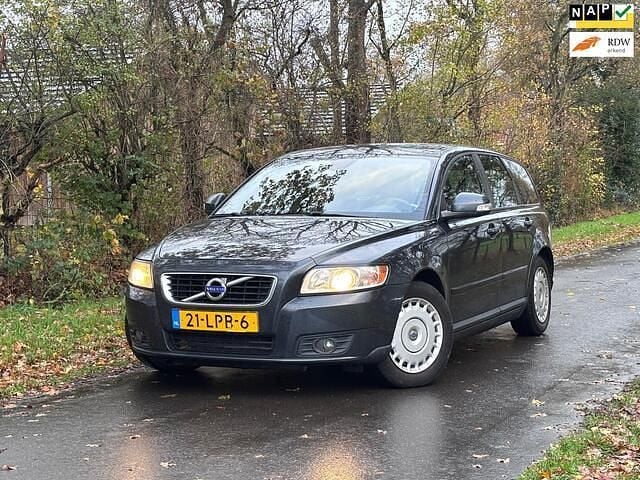 Grijs (metallic) Gebruikt 2010 Volvo V50 Stationwagen | € 1.750 (Goede deal) - Afbeelding 1/4